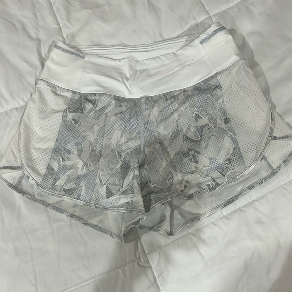 LULULEMON Running shorts. Size 6 - Picture 1 of 5
